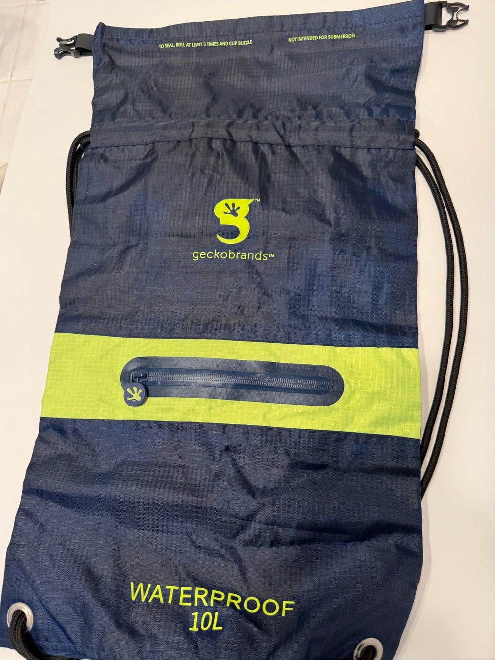 Geckobrands Waterproof 10L Pack - Navy and Lime